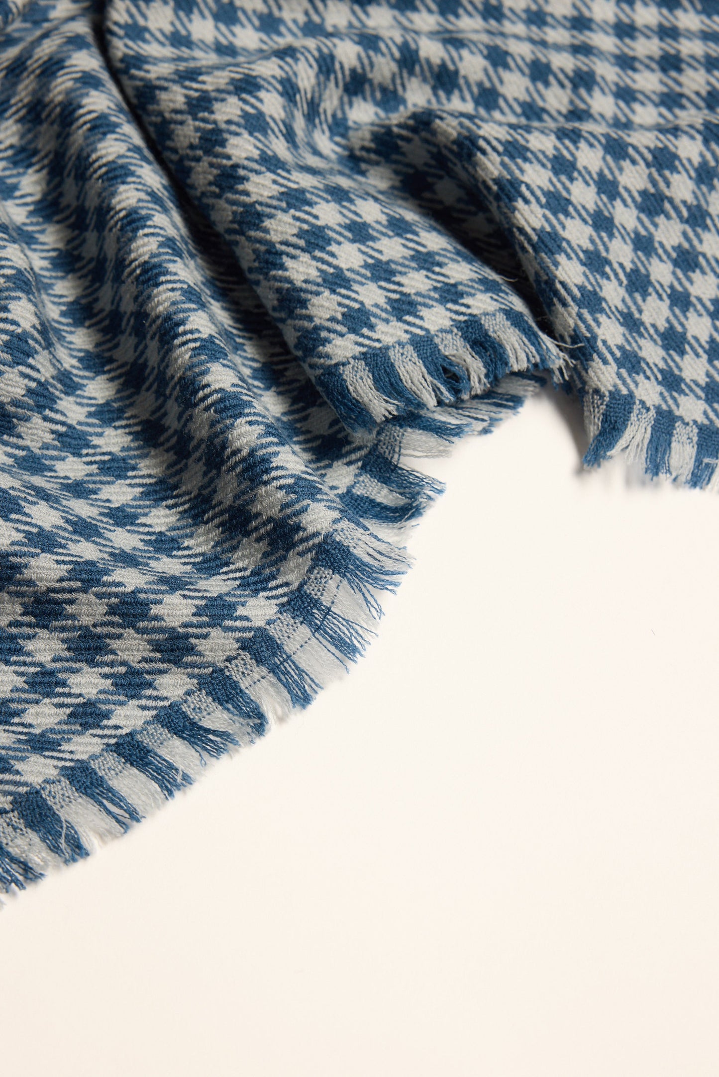 The Lightweight Wool Scarf