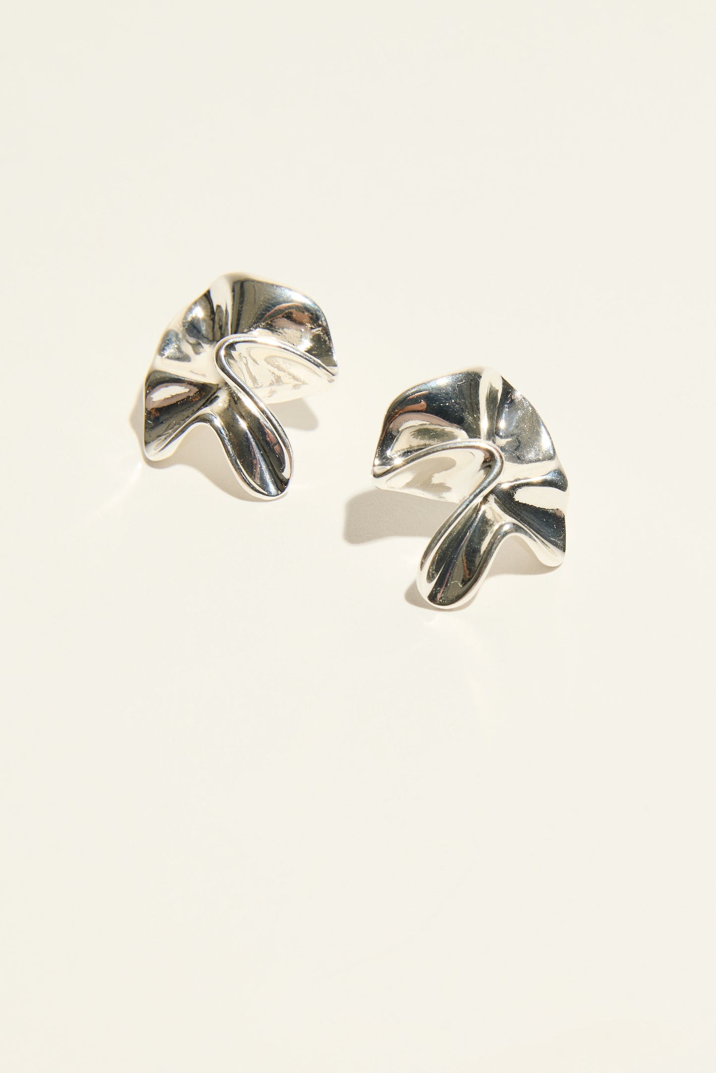 Bela Sonder Lukot Earrings
